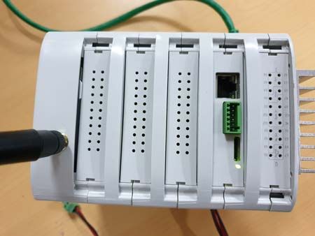 Inserting the SIM card on Raspberry Pi PLC Inserting the SIM card on Raspberry Pi PLC